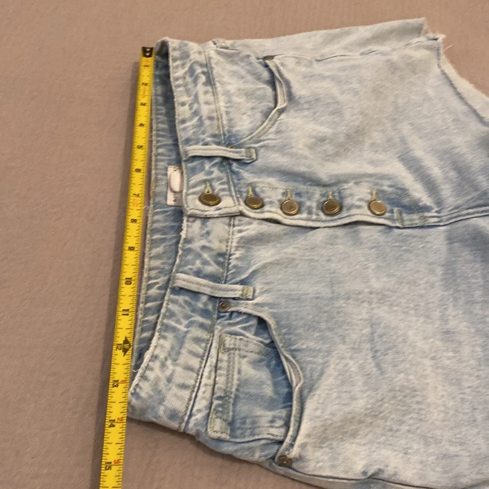 Good American Light Blue Jean Shorts. Size 6